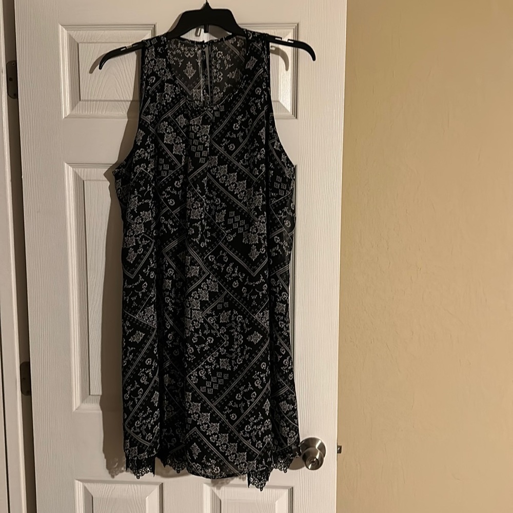 Super cute black and white summer dress